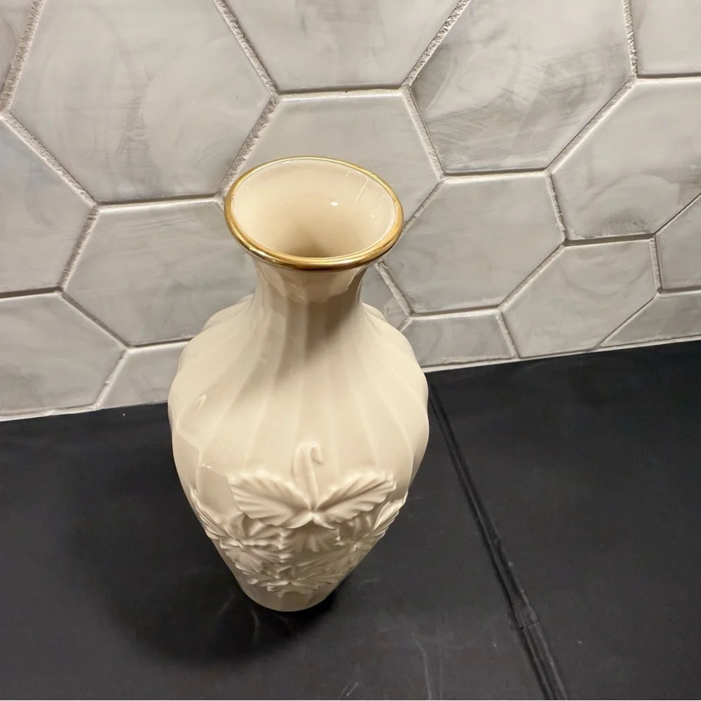 Lenox Bone China Vintage Orchid Vase 7 Inch Gold Rim Ivory Ribbed Double Sided